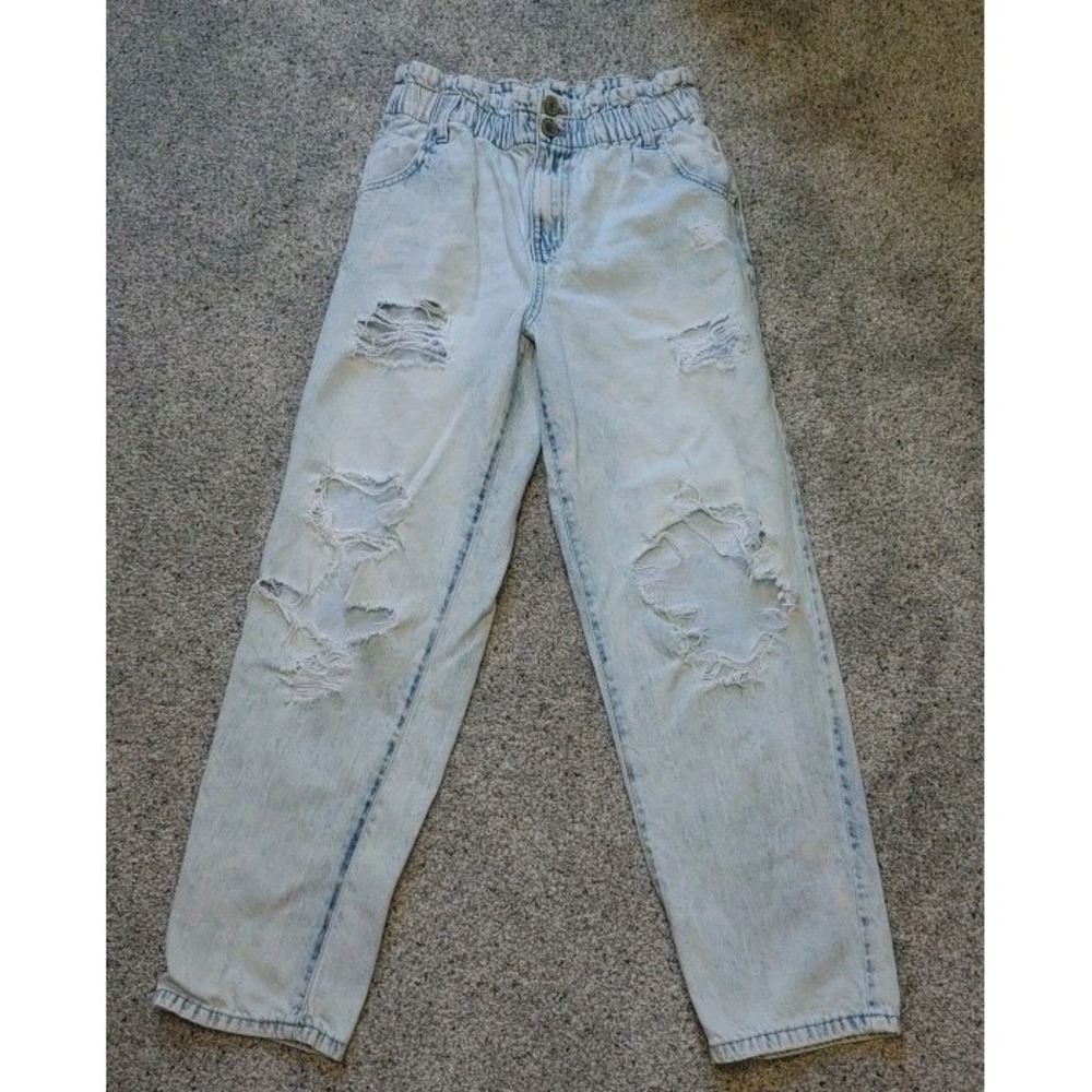 Womens High Rise Mom Jeans Light Wash Distressed Size 9/29W Tapered‎ Waist 90s